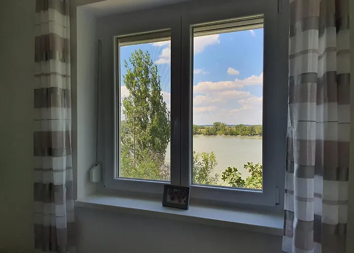 Monostor Panzio Комаром